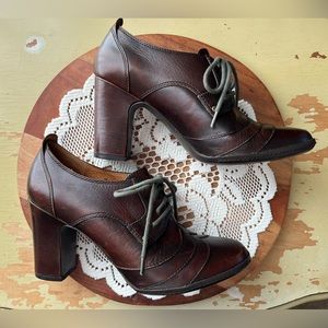 FRYE Lace Up Adrienne Oxford
Brown Leather Boots Women's Size 9M